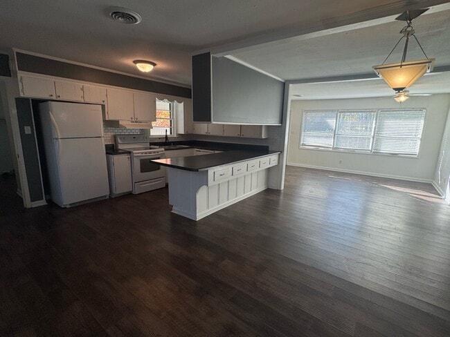 Photo - 1504 Lambard Dr