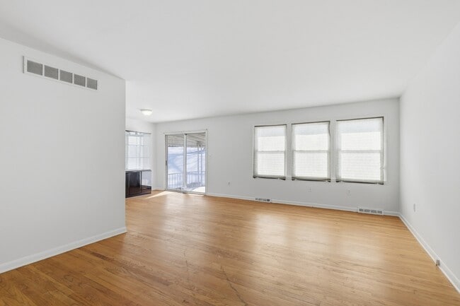 Photo - 4315 Spencer St