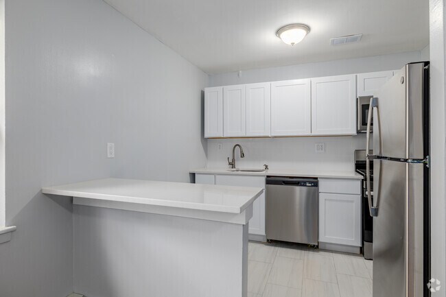 1BR, 1BA - 671SF - Kitchen
