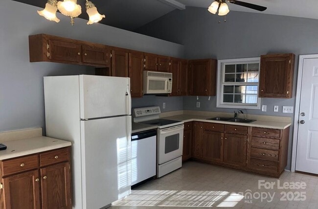 Photo - 1020 Ashford St