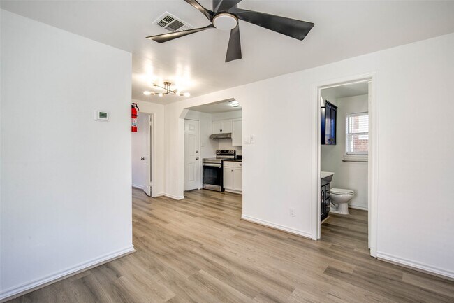Building Photo - 2601 Rosedale St Unit 5 Rental