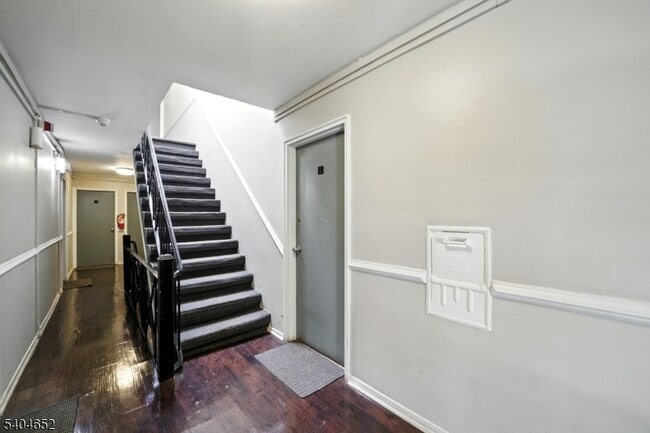 Photo - 819 Bloomfield Ave Unit 2