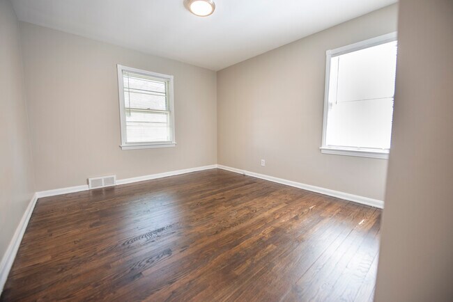 Photo - 5976 Hodgman Dr