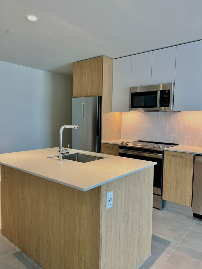 Building Photo - 73 NW 30th St Unit B2 Rental