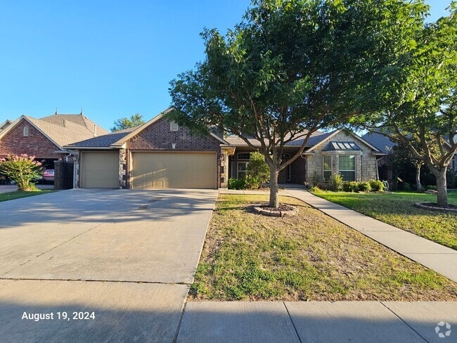 Building Photo - 3 (Bed)/2.5 (Bath) w/ Storm Shelter and Po... Rental