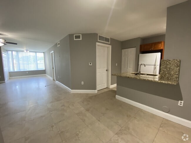 Building Photo - 2820 N Oakland Forest Dr Rental