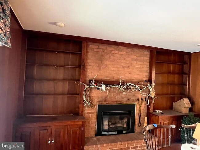 Building Photo - 245 Treeline Dr Rental