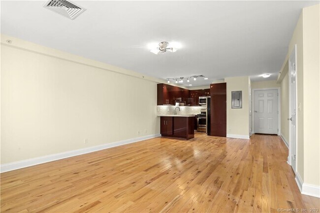 Photo - 550 Connecticut Ave