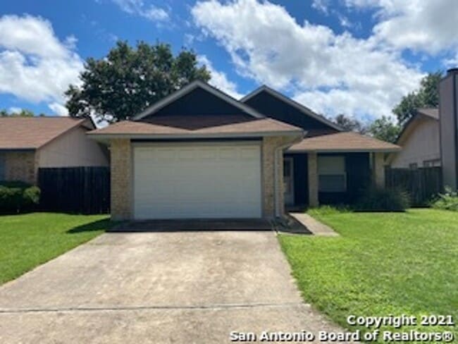 Building Photo - Comfort and Convenience Awaits YOU! Rental