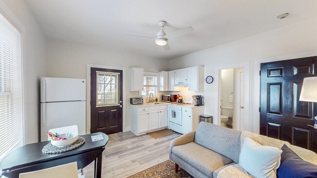 Building Photo - 24 Hews St Unit 1 Rental