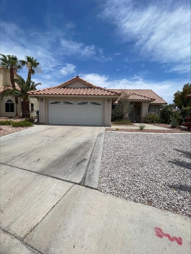 Building Photo - 3 Bedroom 2 Bath Home Off Durango