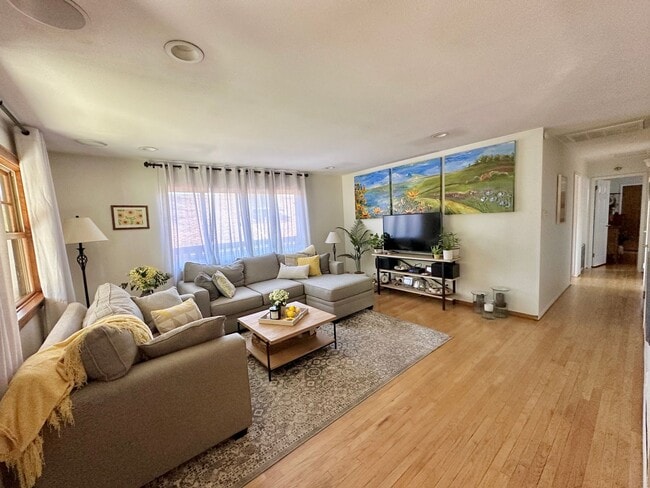 Photo - Charming 3 Bedroom 2 Bathroom Single Family Home Available June 5th *DO NOT DISTURB TENANT*