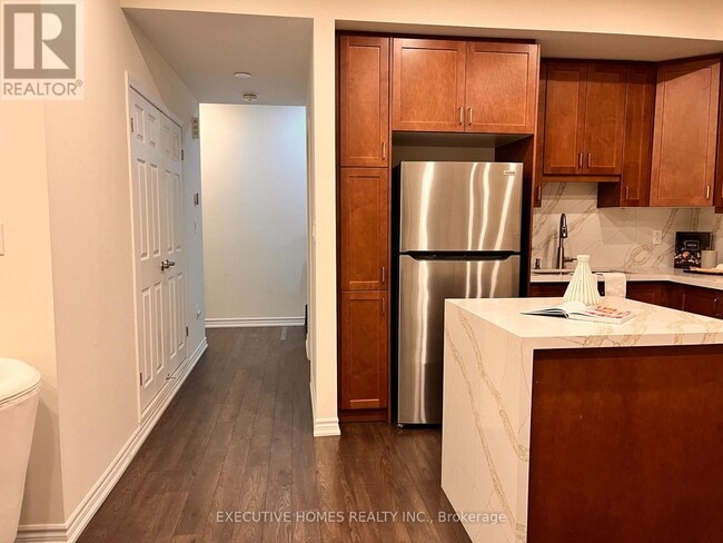 Photo - 220 Lagerfeld Dr