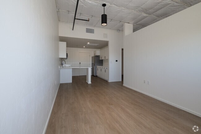 1BR, 1BA - 590SF - Living Room - The Broadmoor