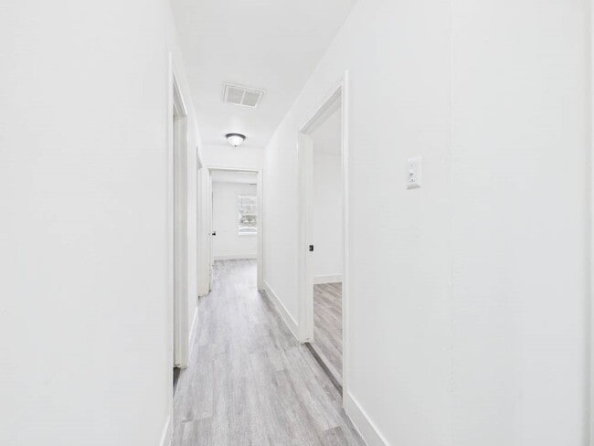 Photo - 5814 Fontenelle Dr