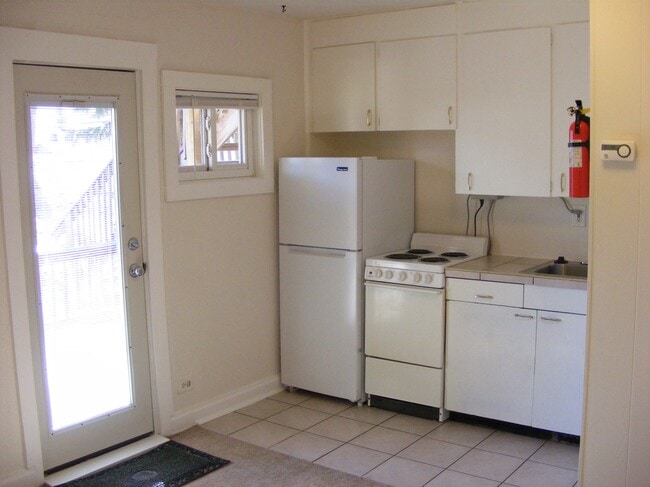 Photo - 115 N Park St Apartments