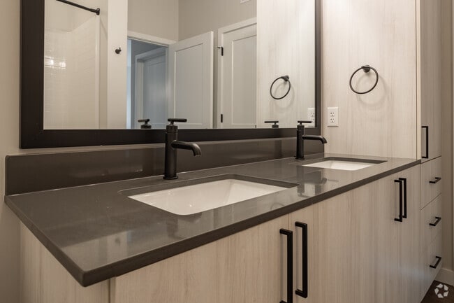Diamond: 1BR, 1 BA - 753sf