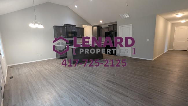 Photo - 4 Bedroom Home!