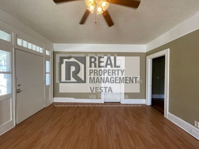 Photo - 1096 Hillyer Ave