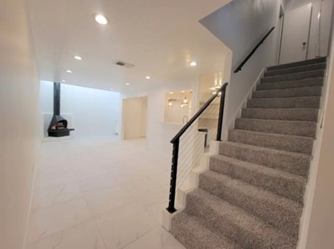 Photo - 1808 Saxony Ln