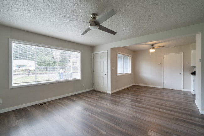 Photo - 15706 E Burnside St