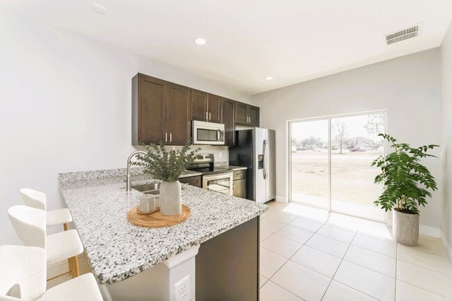 Photo - 530 Imperial Pl