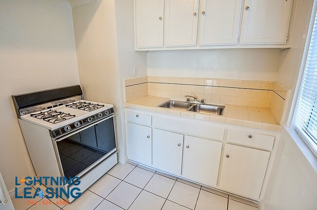 Building Photo - 2738 San Marino St Unit 103D Rental