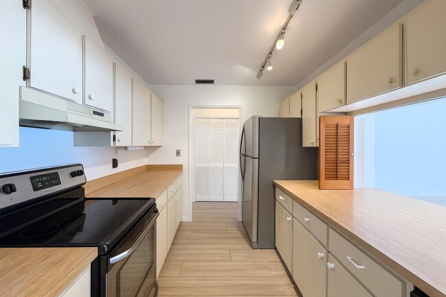 Building Photo - 125 S Palmway Unit 1 Rental
