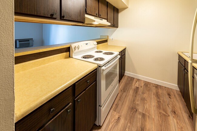 Photo - 2-Bedroom Condo for Rent at Aspen Grove