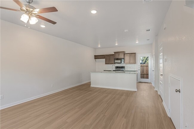 601 W 24th St