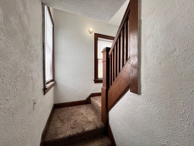 Photo - 1947 Sussex Pl Unit Upper