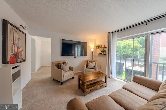 Building Photo - 1300 Army Navy Dr Unit 118 Rental