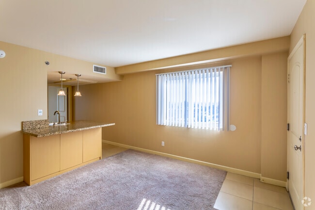 1 BR, 1 BA - 500 SF