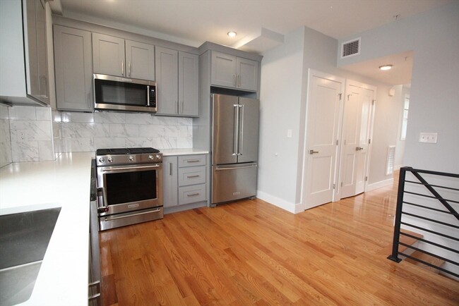 Photo - 106 Main St Townhome