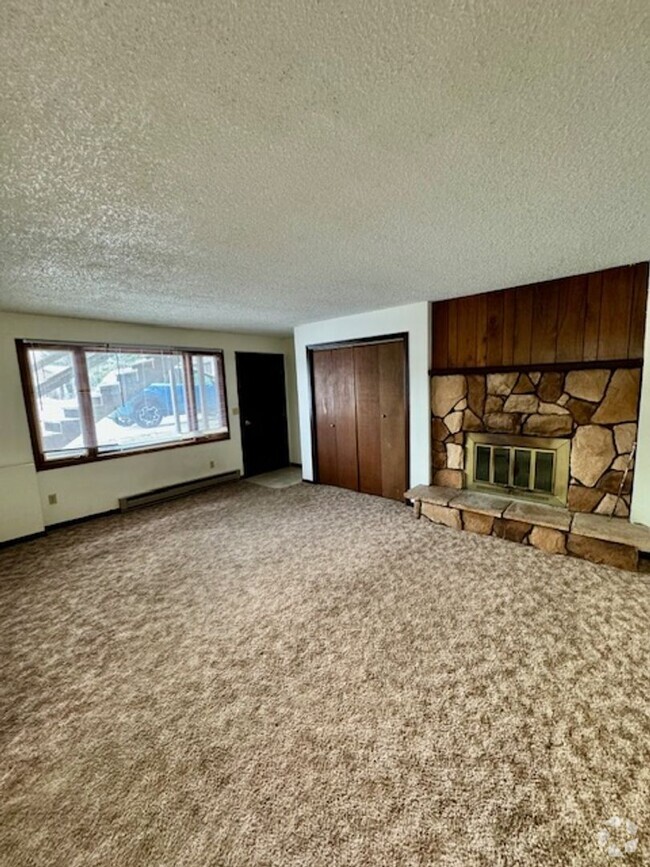 Building Photo - Charming 2-Bedroom Apartment Near MSU – Ca...