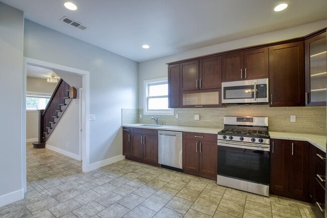 Building Photo - Jyoty Unit 421