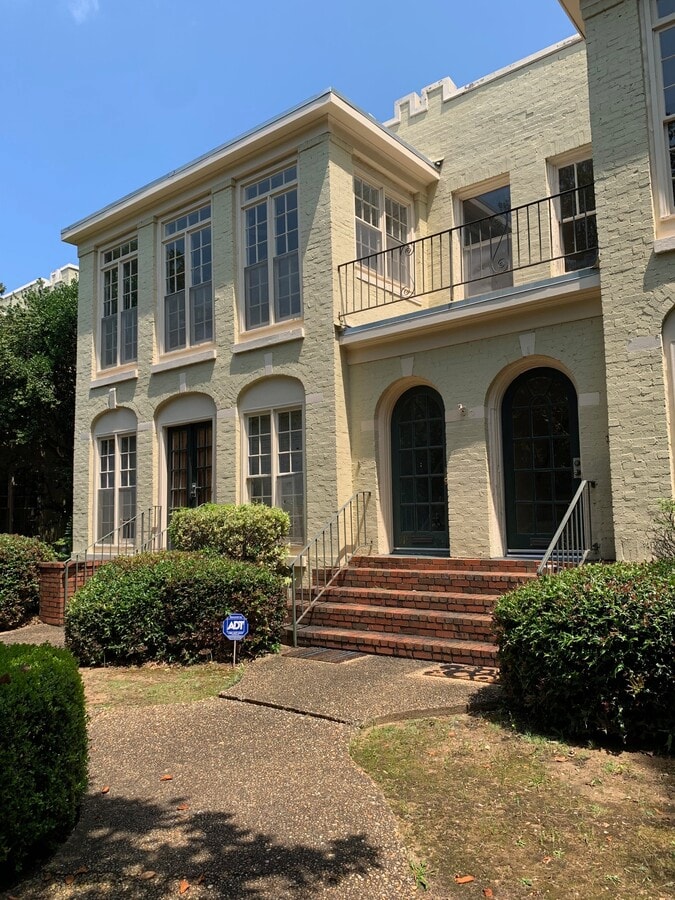 Condominio de 2 dormitorios y 1 baño en el corazón de Old Cloverdale. ¡Todas las renovaciones están terminadas! - 509 Thorn Pl Unidad Thorn Manor