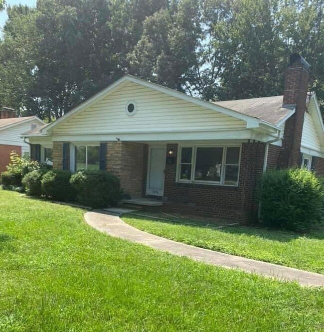 Building Photo - 2216 Ashley Rd
