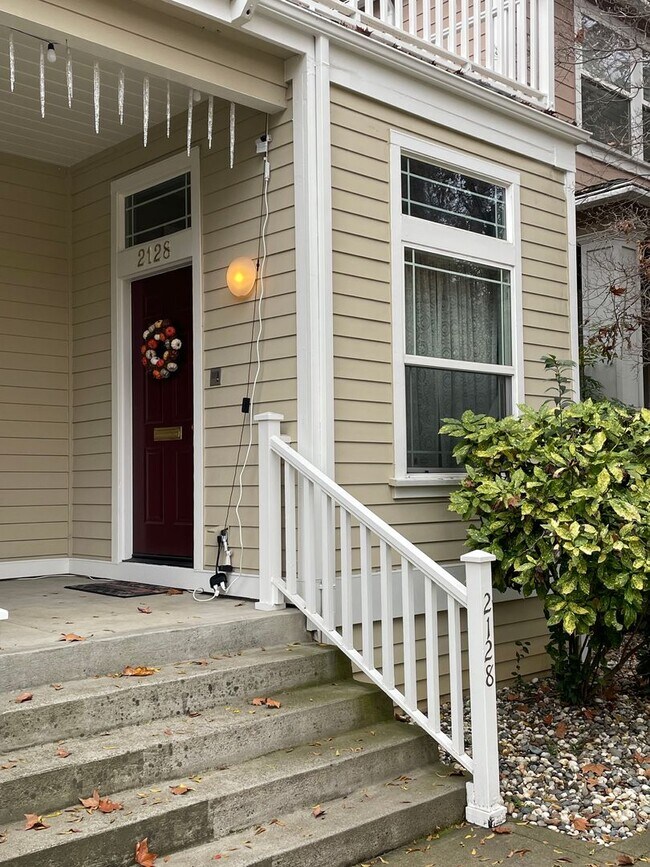 Building Photo - I STREET/22ND CORNER Unit 2128