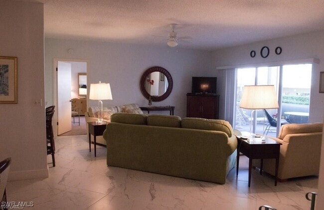 Building Photo - 5817 Glencove Dr Unit 404