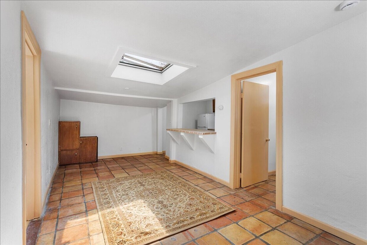 2308 Woolsey St. #5 - 1 bedroom | 1 bath |... - 2308 Woolsey St. #5 - 1 bedroom | 1 bath |...