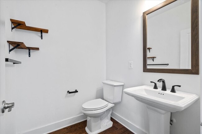 Photo - 222 E 6th St