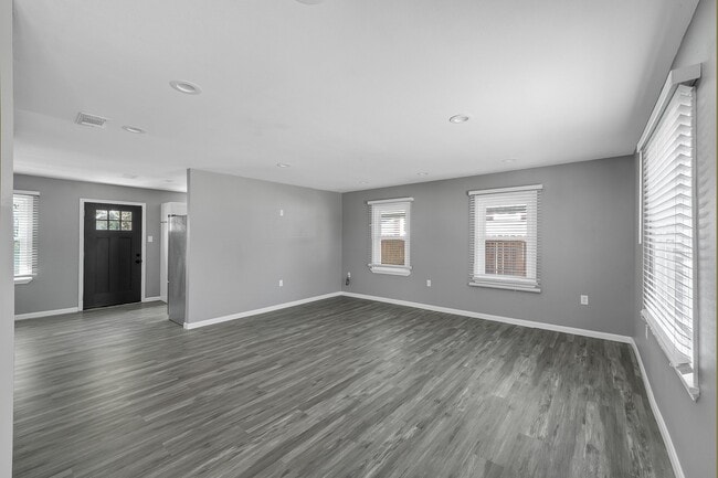 Photo - 7323 Farnsworth St