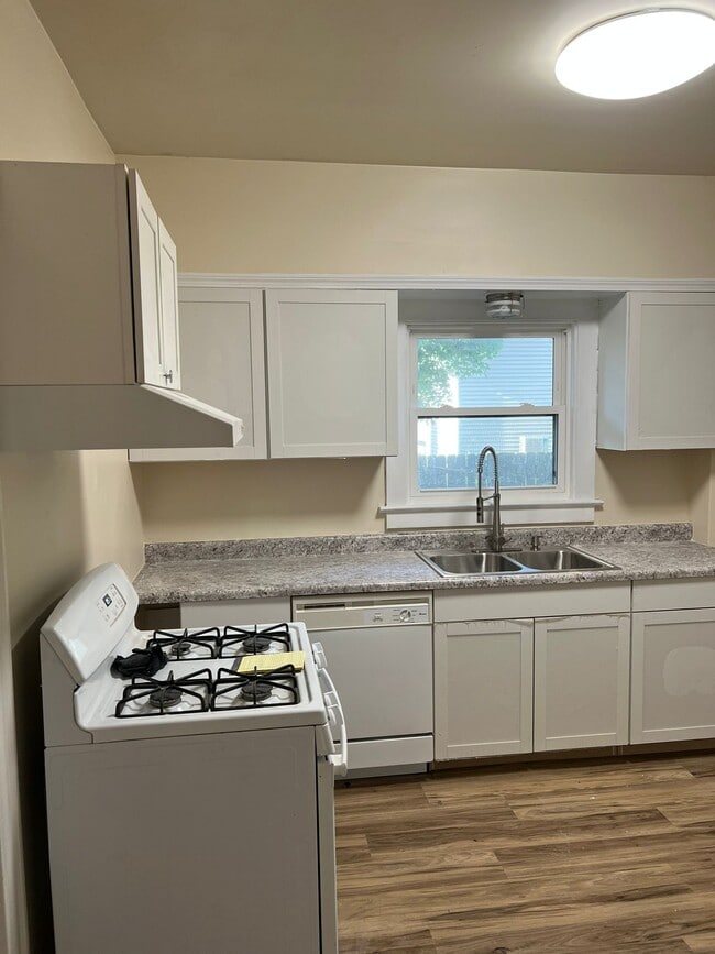 Photo - 366 Woodmere Ave SE Unit 1