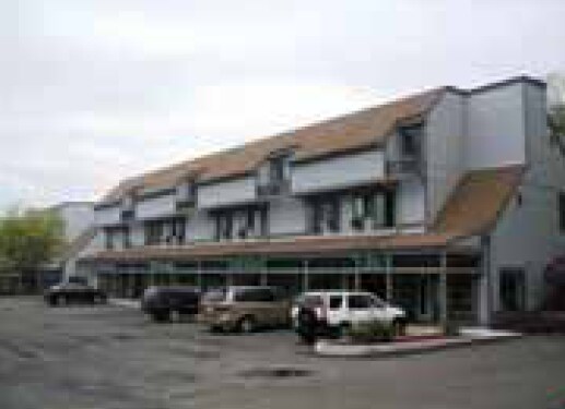 Primary Photo - Strawberry Hill Apartments