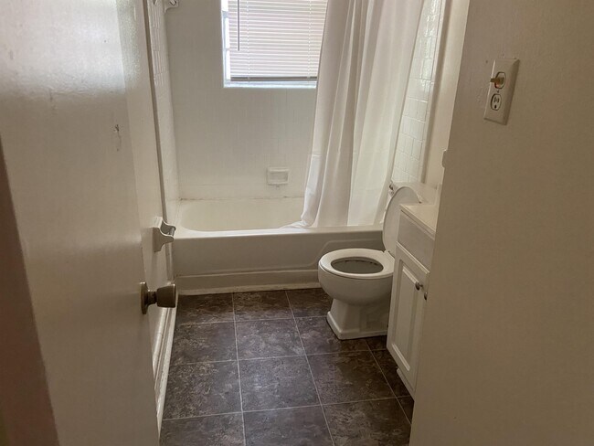 Photo - 900 E Cranford Ave