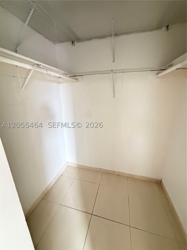 460 E 23rd St Unit 213