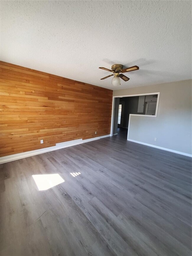 Photo - 1605 SE 60th St