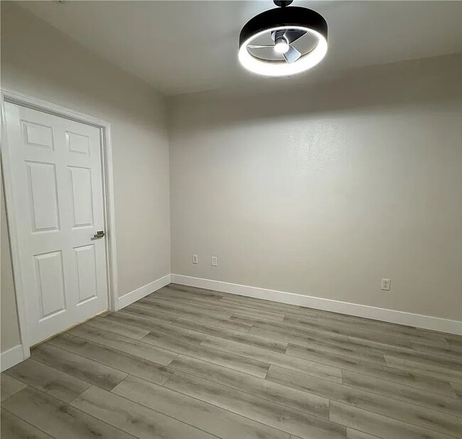 Photo - 215 Avenue E