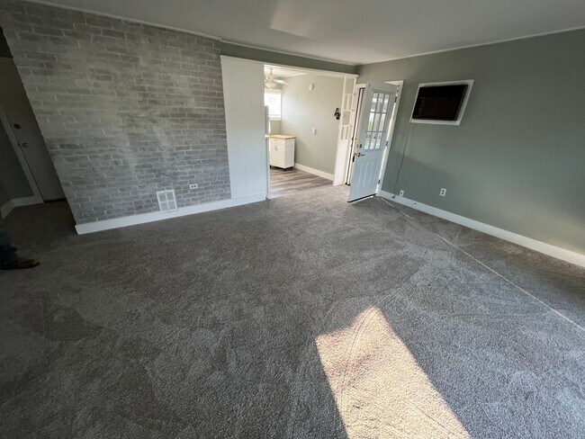 Photo - 4 bedroom 2 bath home in the Crabtree section of Levittown. Available for move in 6/1/2023